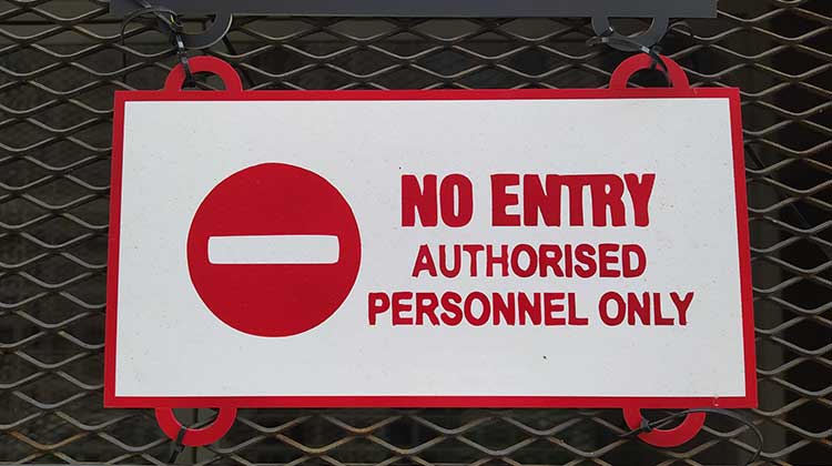 Schild mit der Aufschrift No Entry