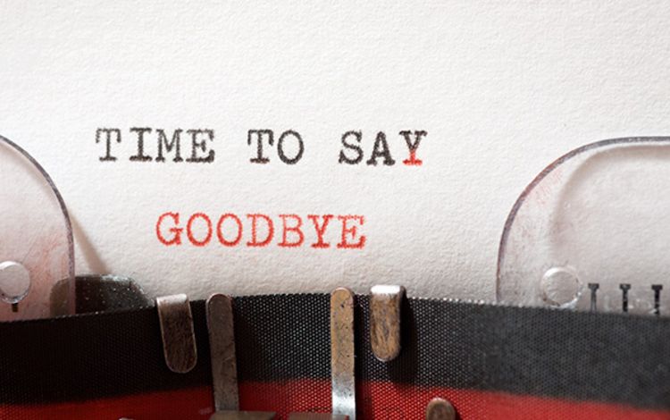 Alte Schreibmaschine mit getippter Zeile: Time to say Goodbye