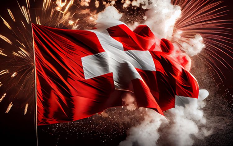 Schweizer Flagge mit Feuerwerk im Vordergrund